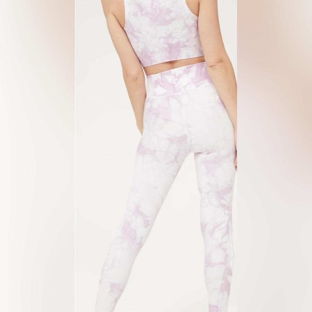 **NWT** AERIE OFFLINE TOP AND LEGGINGS SET IN PURPLE AND WHITE TIE DYE- SIZE L